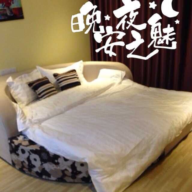 圆床房