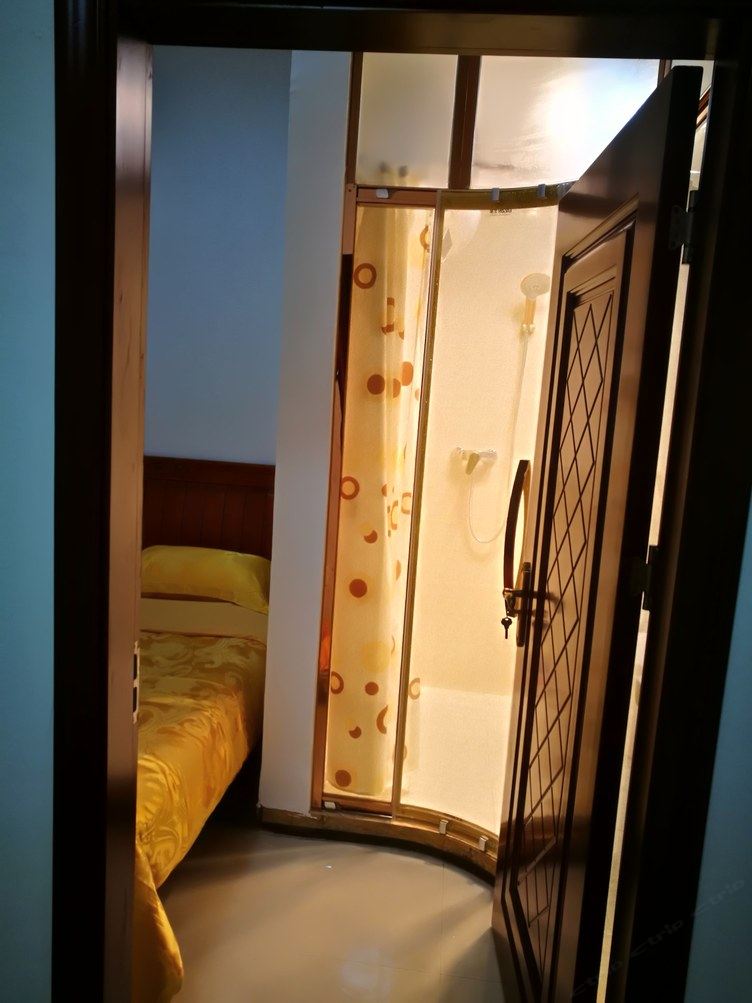 温馨二室大床房