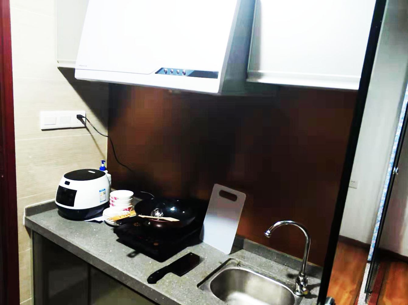 情侣一室大床房