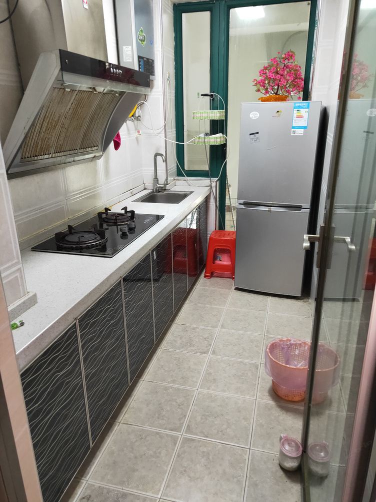 精装一室一厅套房