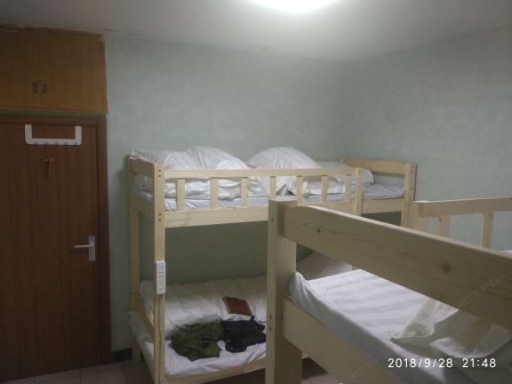 六人间(床位)(公共卫浴)