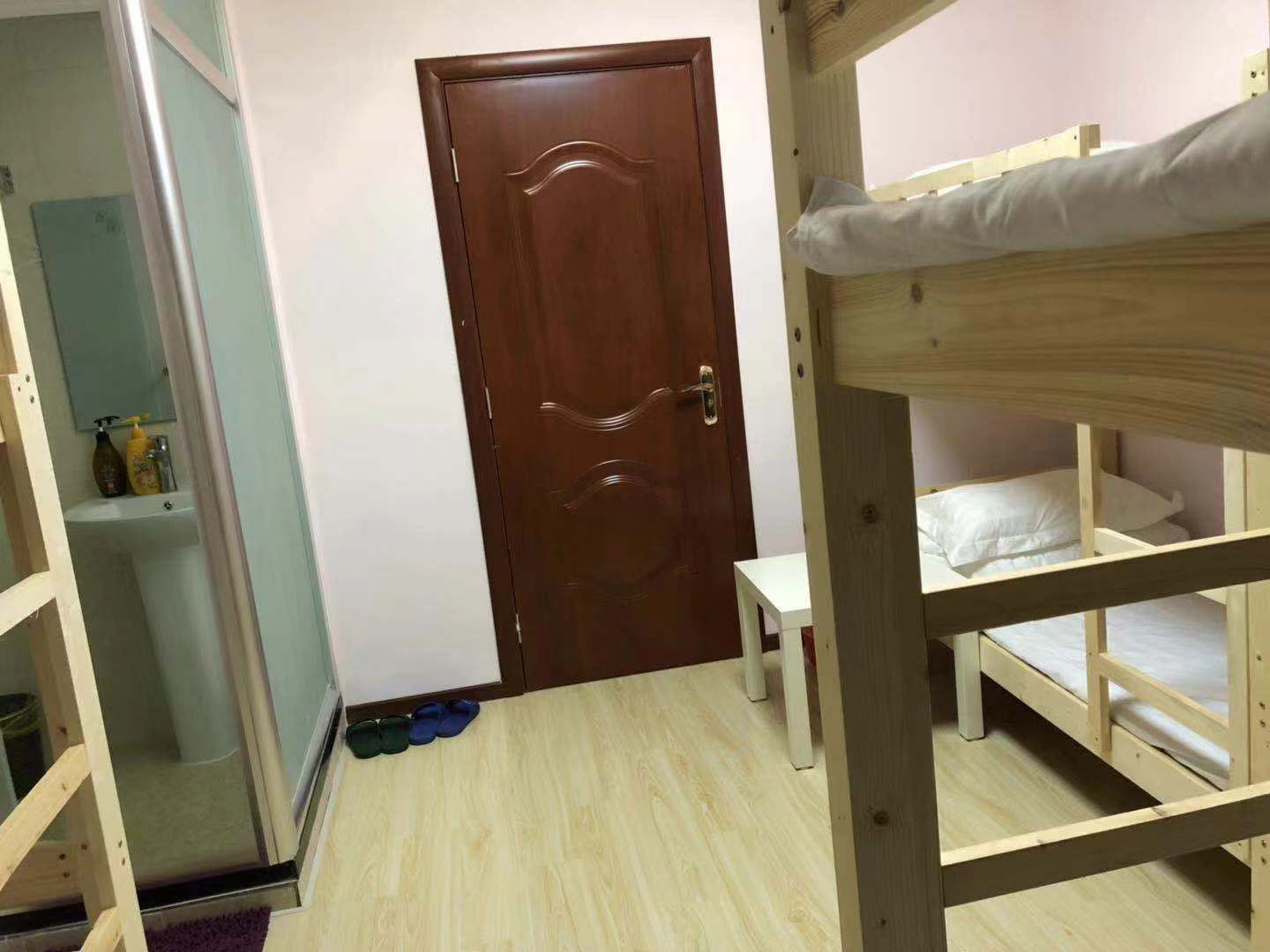 温馨6人间(床位)(公共卫浴)