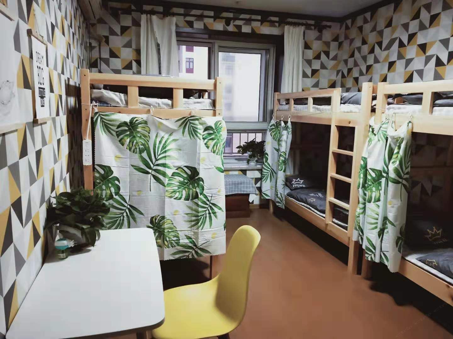 舒适六人间(床位)(公共卫浴)