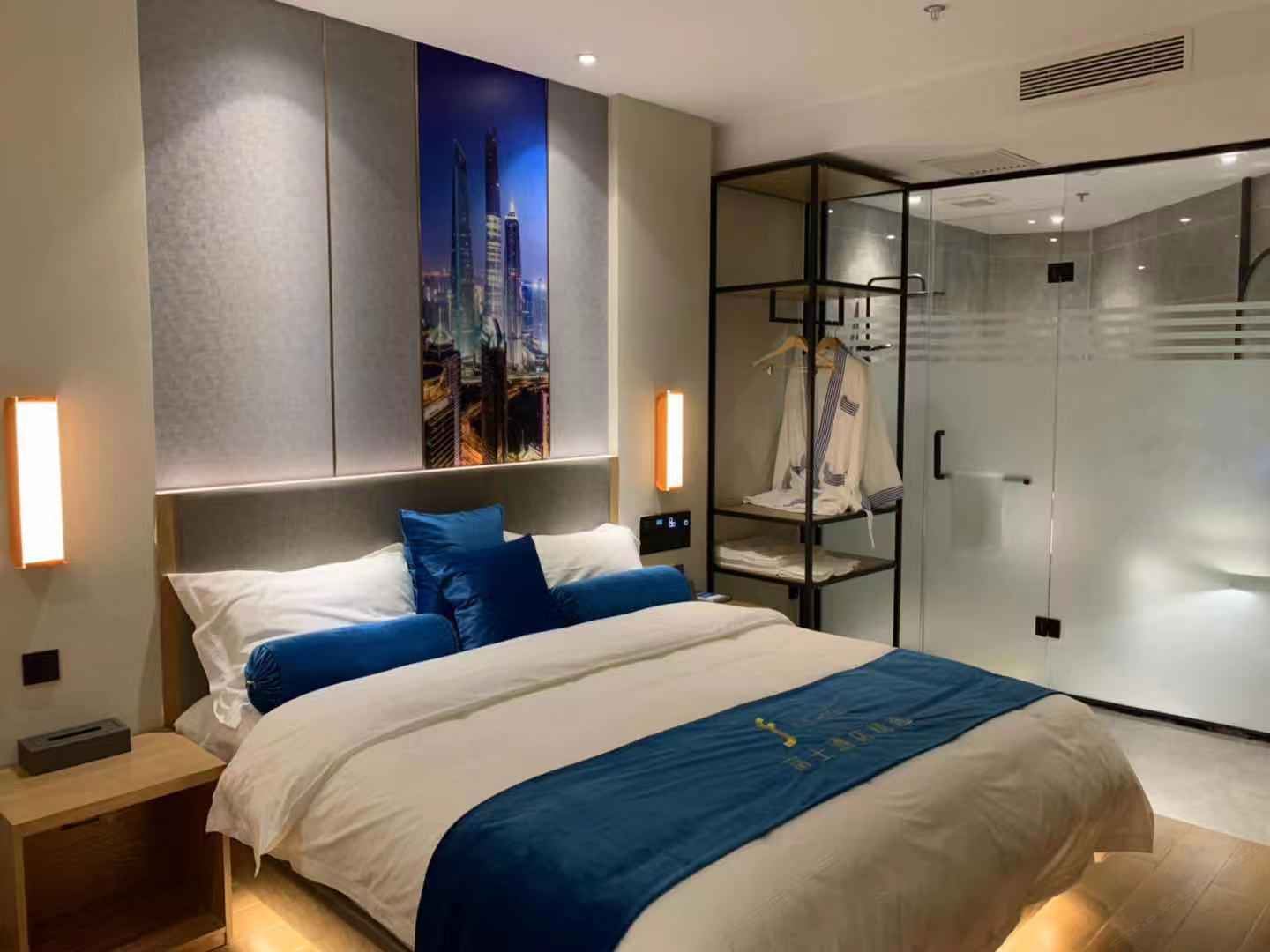 豪华大床间