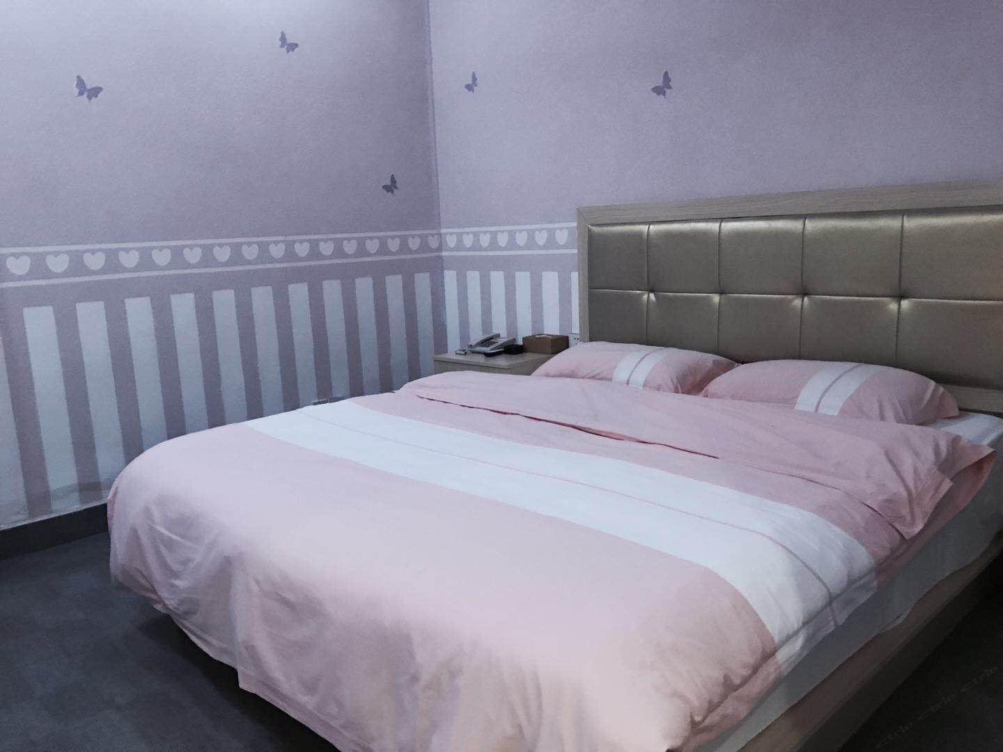 经济时尚主题房