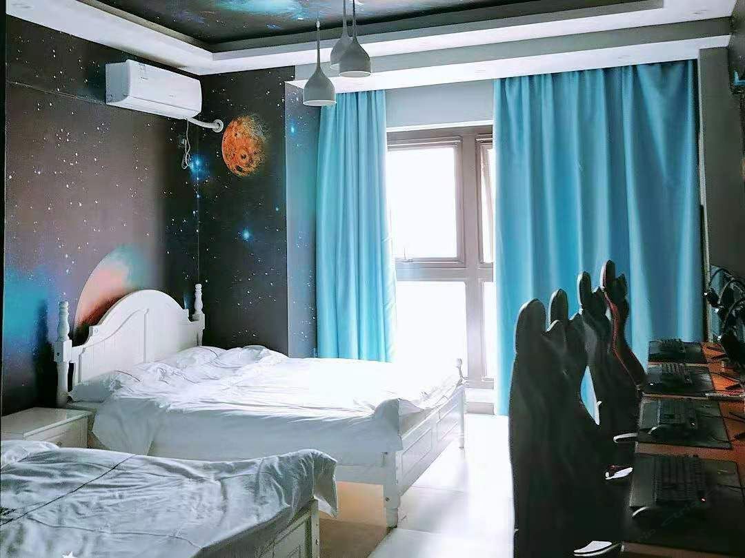 穿越星空豪华电竞四人间