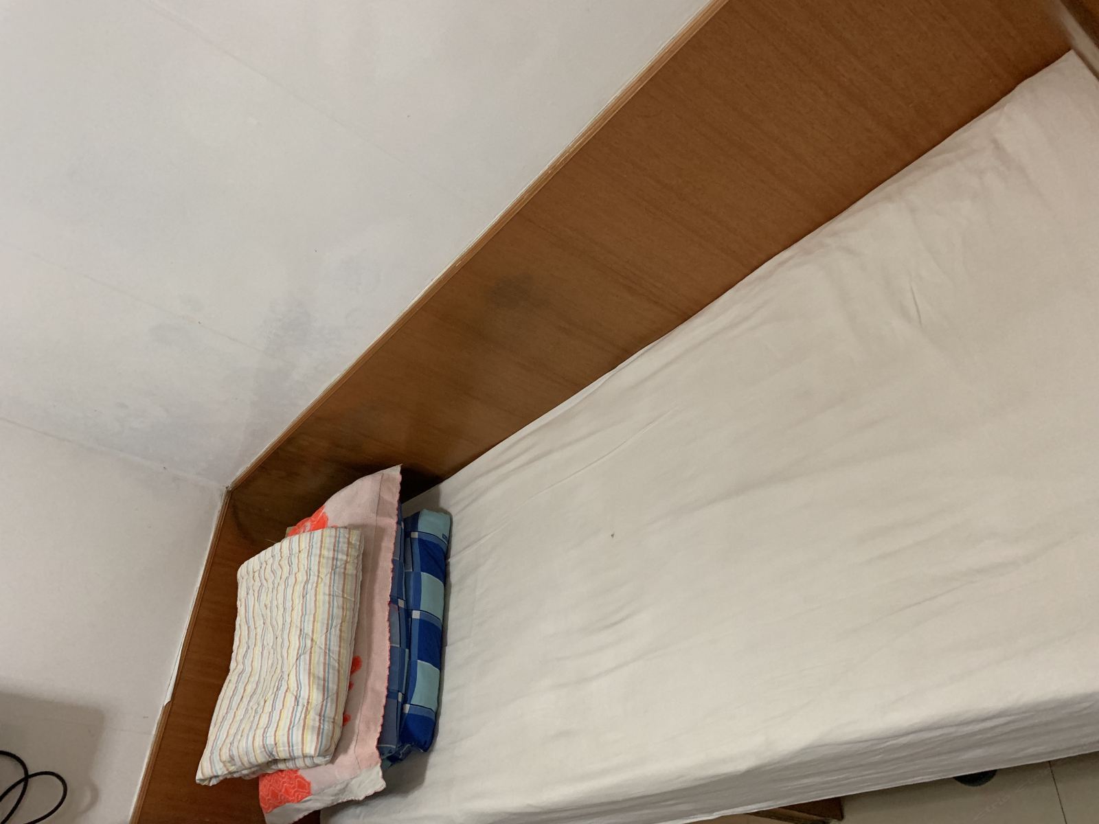 单人间(无窗)(公共卫浴)