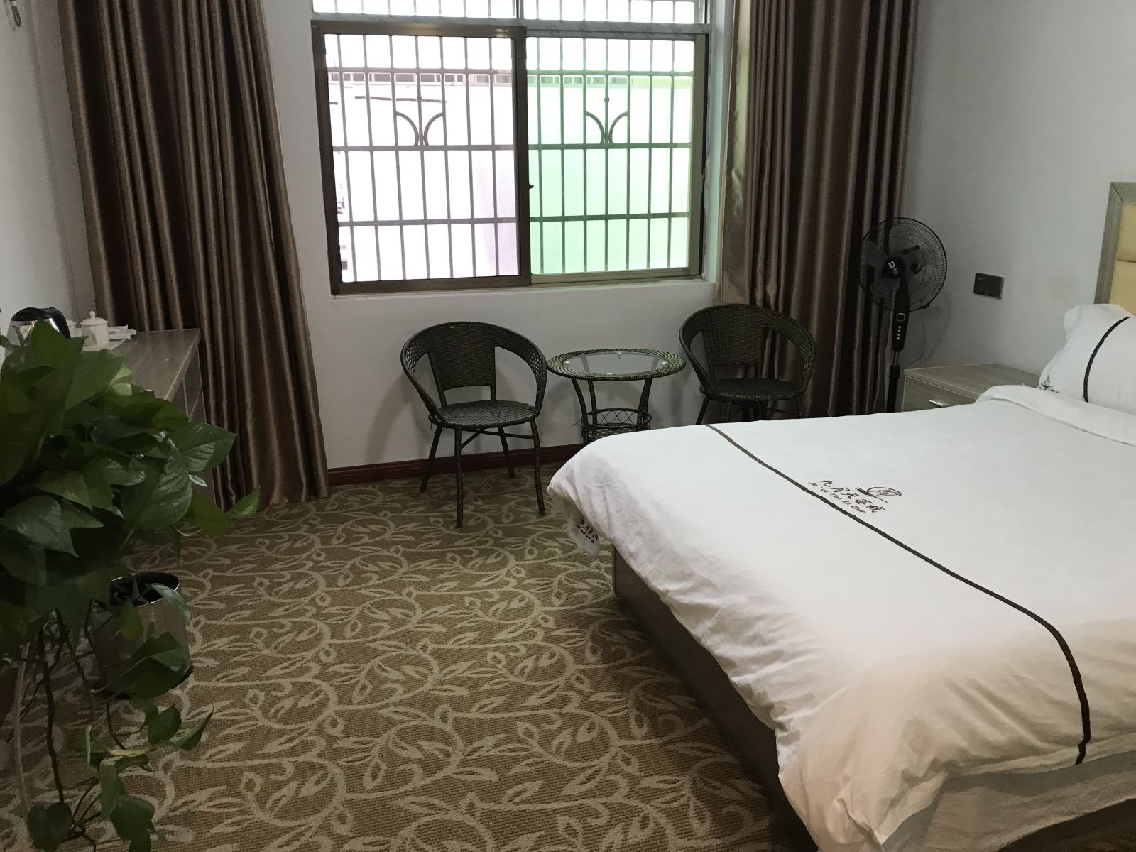 经济大床房