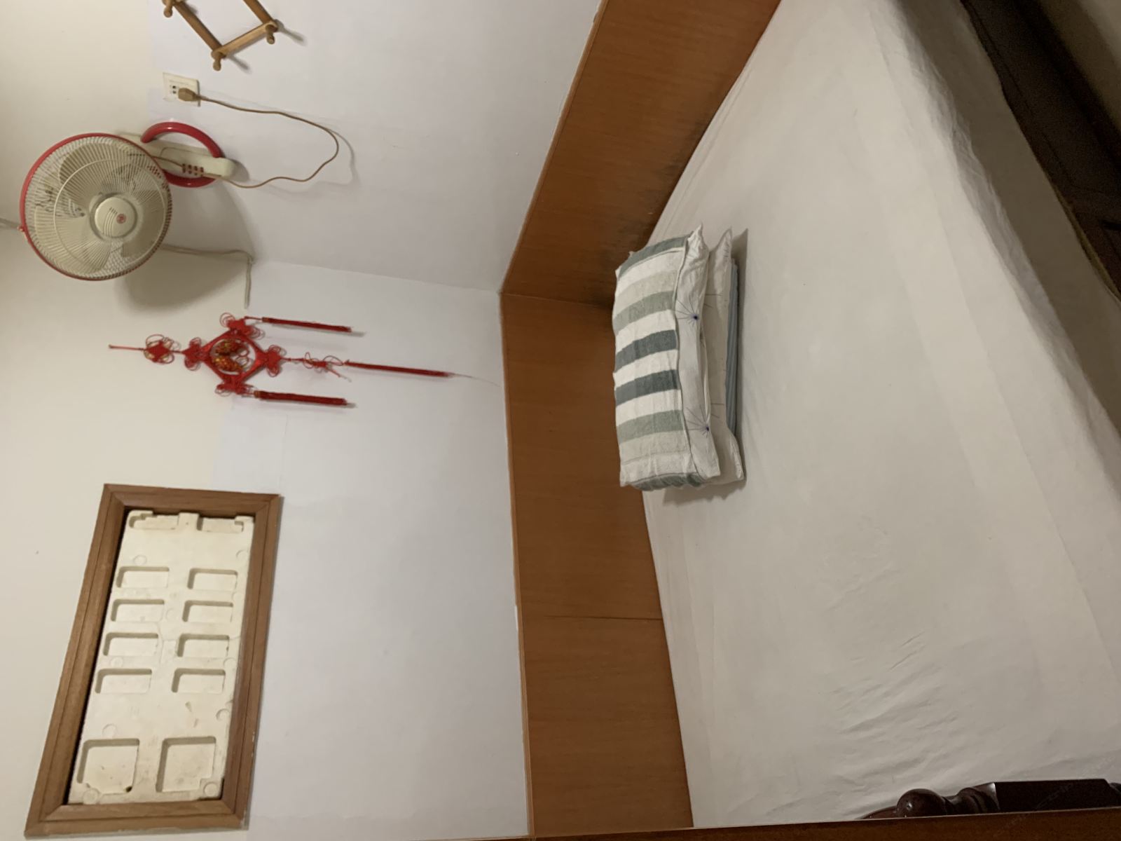 大床房(无窗)(公共卫浴)