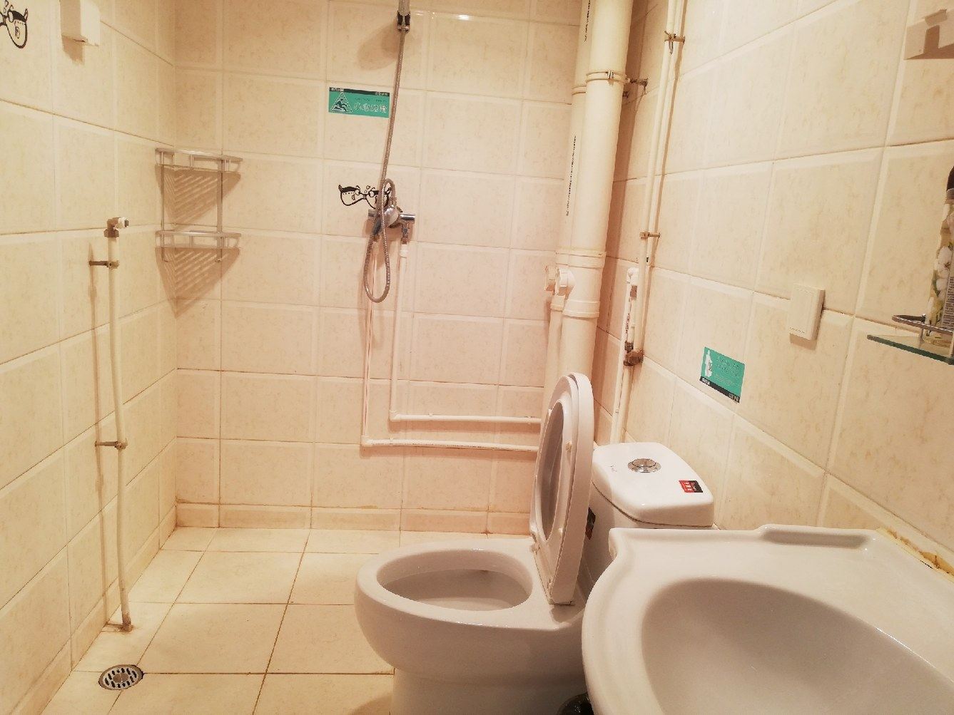 欢乐一室大床房