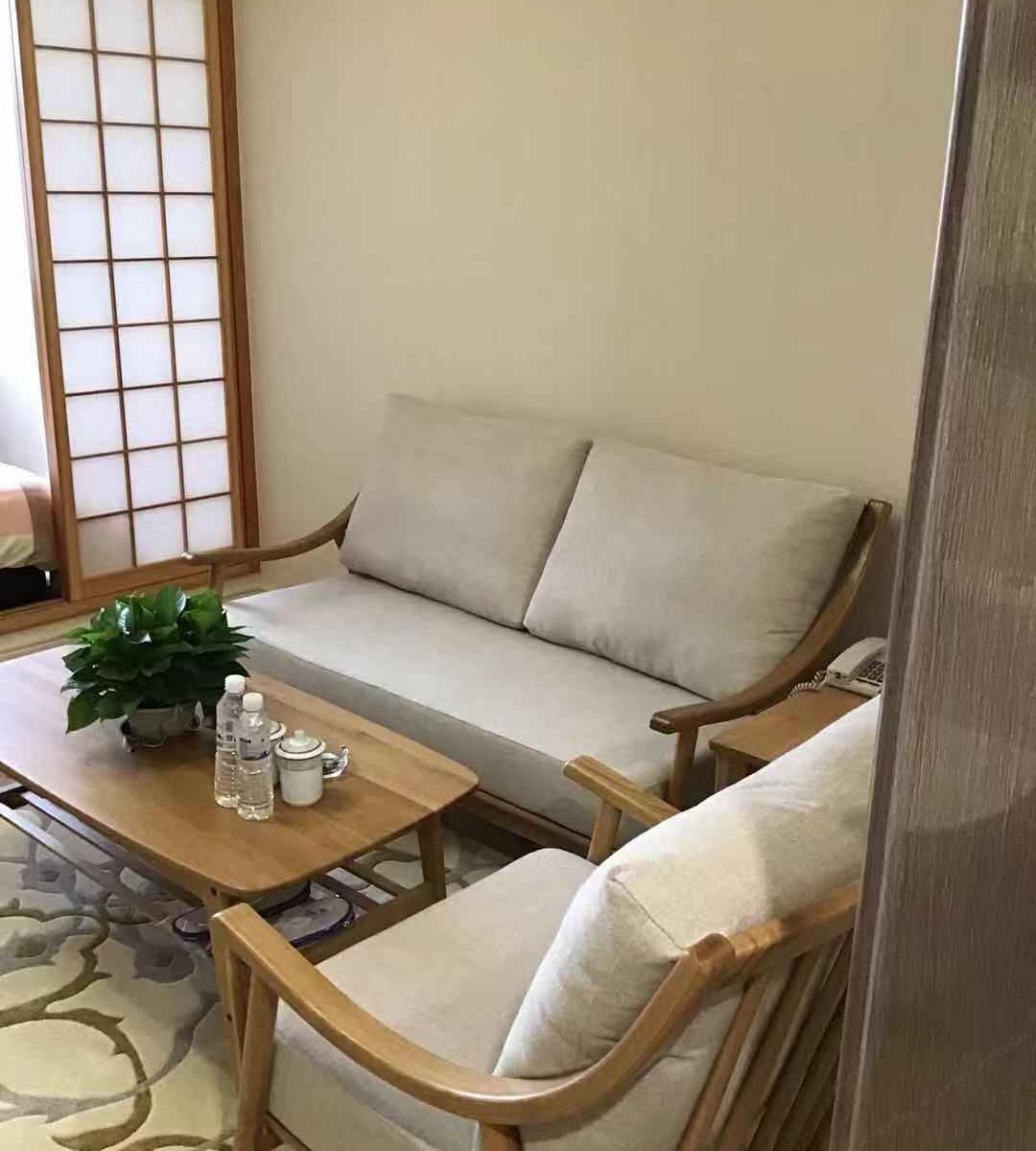 榻榻米房