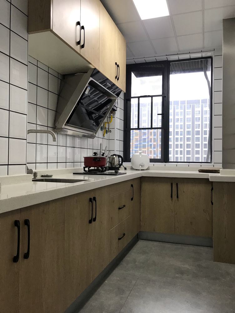 现代简约一室大床房