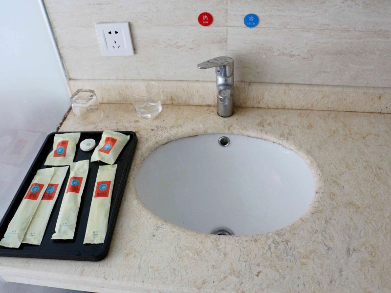 hotelPic