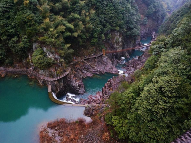 游玩时长:约3小时30分钟 舞龙峡景区位于省级风景名胜区夹溪上游,也