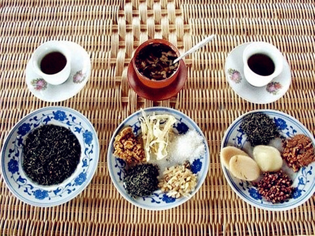 驰名中外的白族三道茶,以其独特的"头苦,二甜,三回味"的茶道早在明代