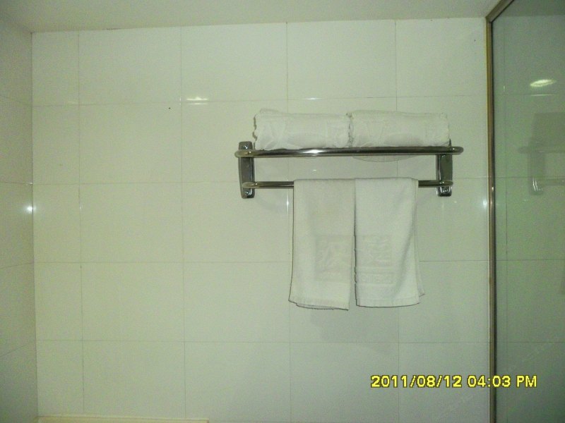 hotelPic