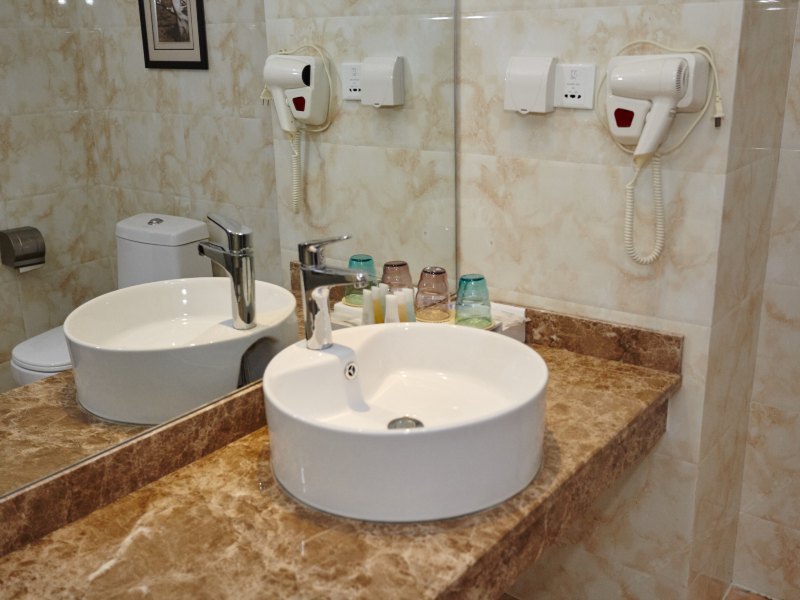 hotelPic