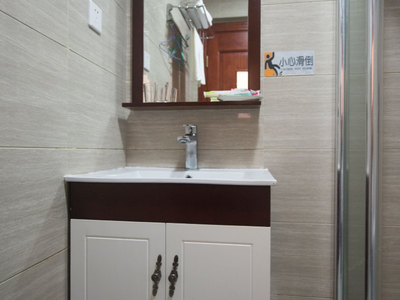 hotelPic