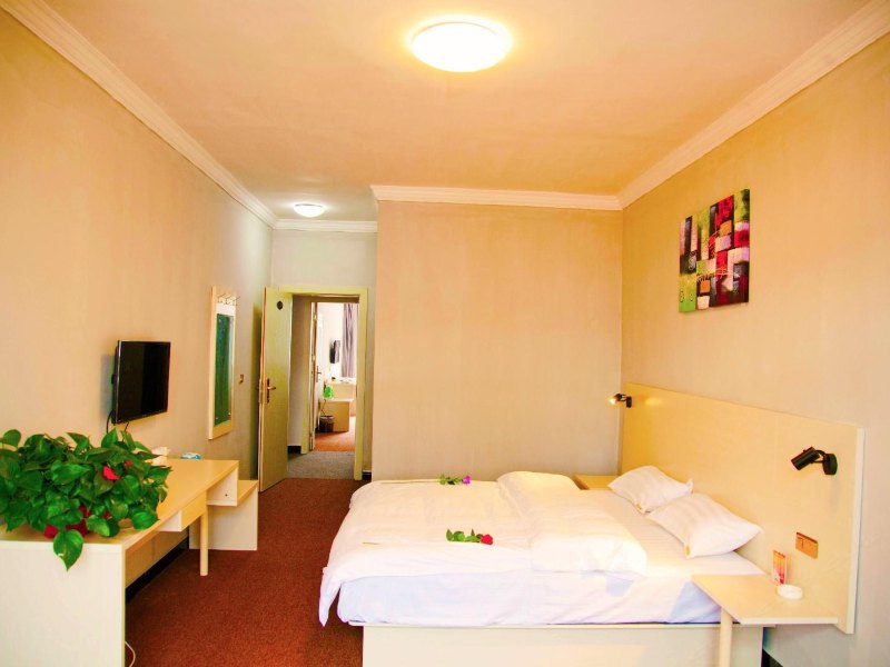 hotelPic