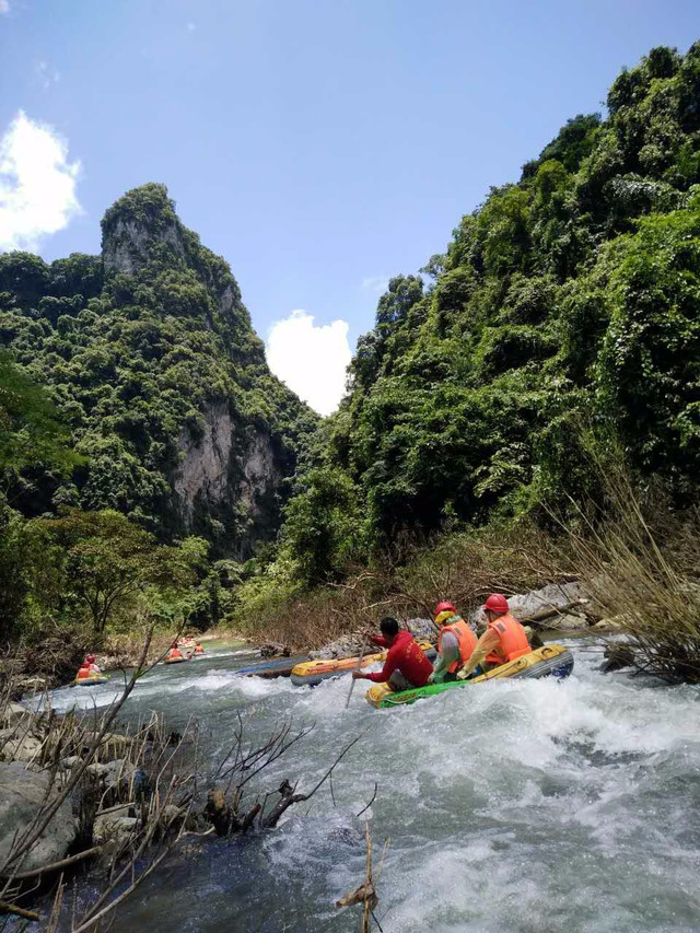 靖西古龙山漂流打水仗去_靖西县古龙山峡谷群生态旅游