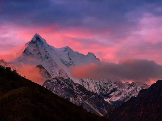 春節(jié)四川稻城亞丁旅行團(tuán)_四川稻城亞丁10月旅行團(tuán)價格_去四川稻城亞丁旅游要多少錢