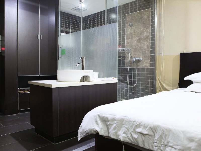 hotelPic