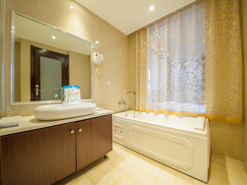 hotelPic