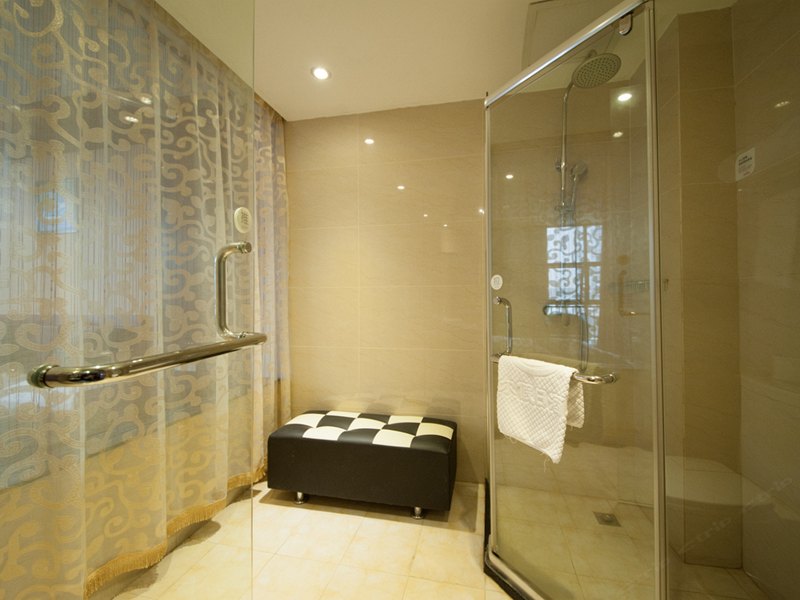 hotelPic