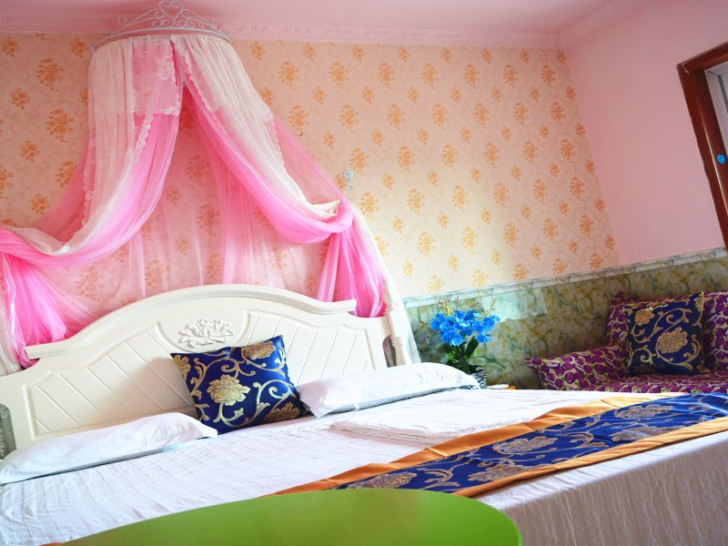 hotelPic