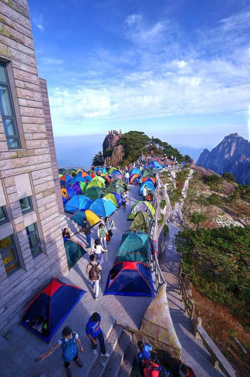 一顶帐篷就是一道风景,黄山山顶帐篷露营之旅