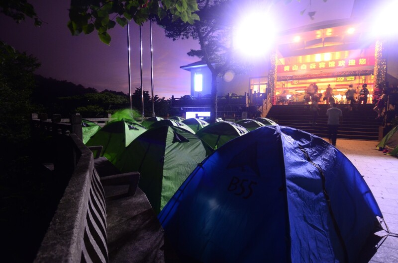 一顶帐篷就是一道风景,黄山山顶帐篷露营之旅