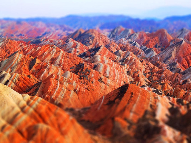 张掖丹霞地貌景观区是***地质公园,地处祁连山北麓,东距张掖39—56