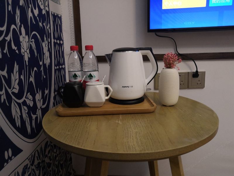 hotelPic