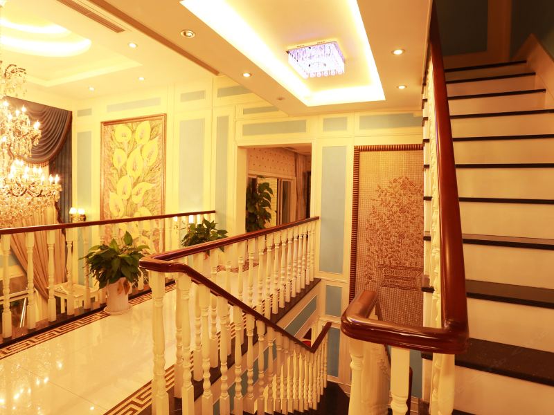 hotelPic