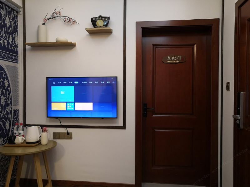 hotelPic