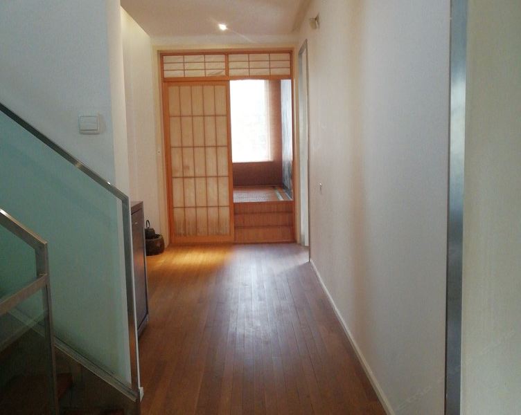 hotelPic