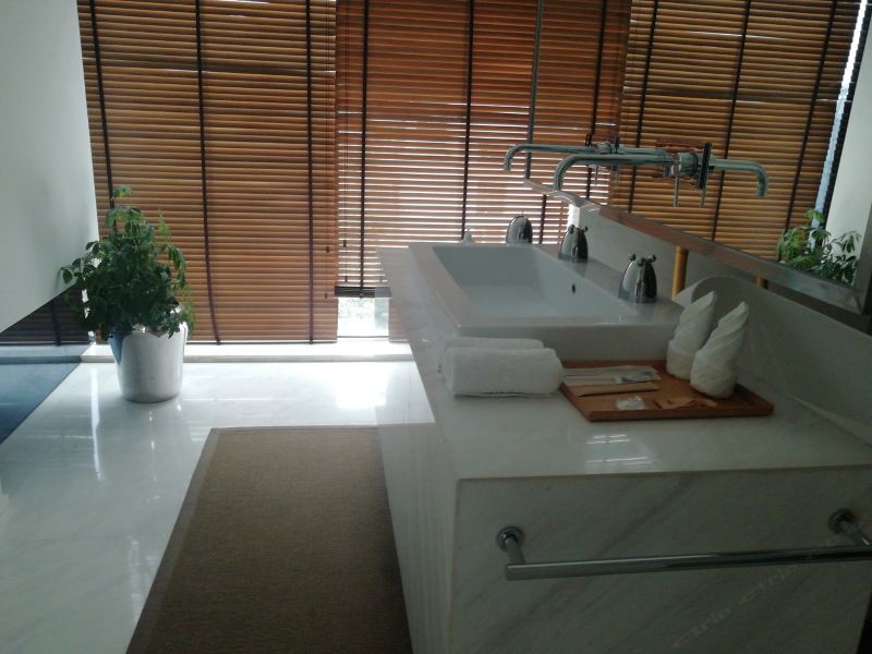 hotelPic