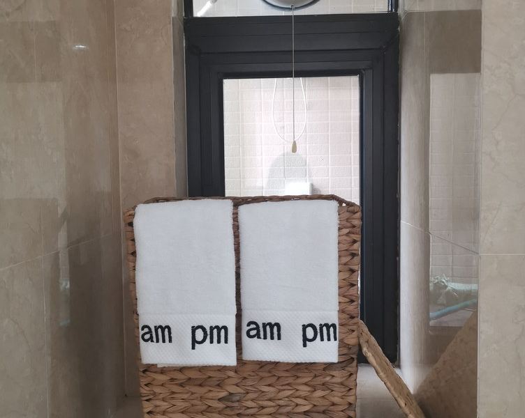 hotelPic