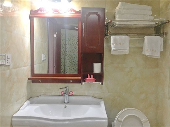 hotelPic