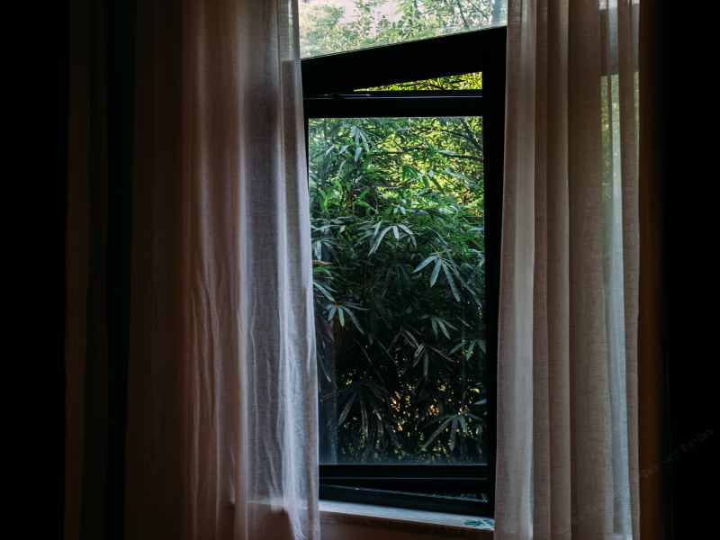 hotelPic