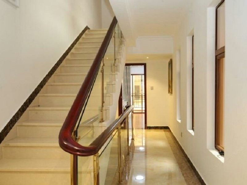 hotelPic