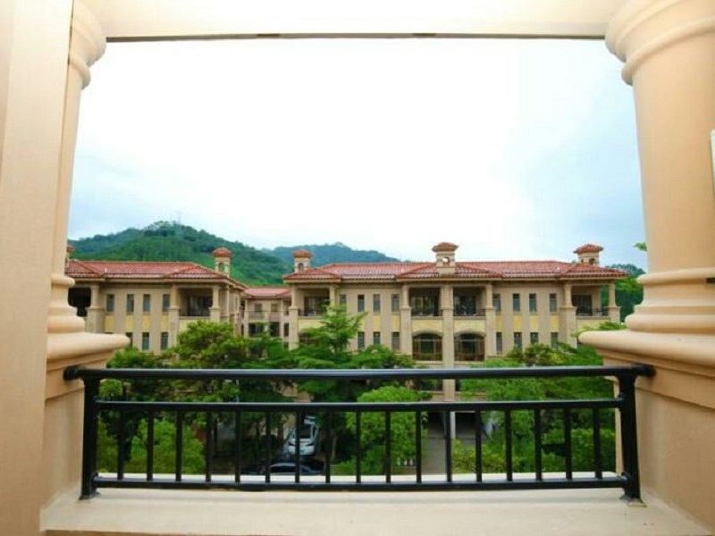 hotelPic