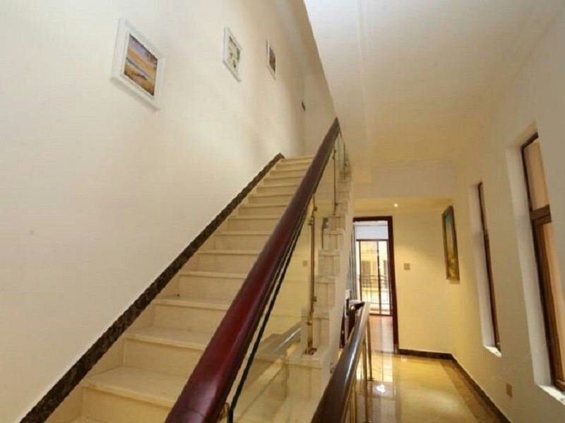 hotelPic