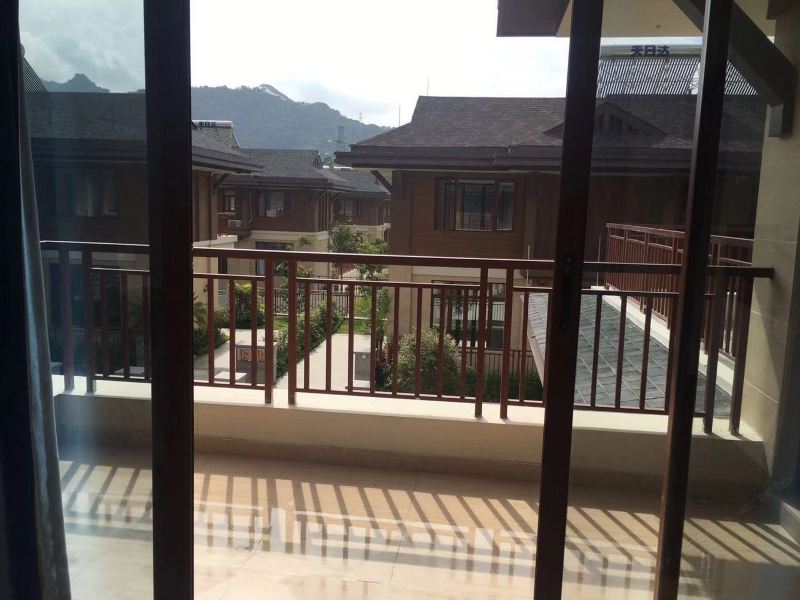 hotelPic