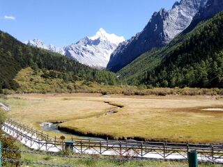 云南香格里拉組團旅游_報團去云南香格里拉多少錢_云南香格里拉旅游多少錢