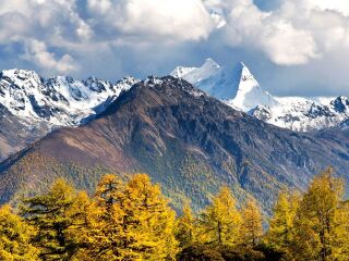 云南香格里拉組團旅游_報團去云南香格里拉多少錢_云南香格里拉旅游多少錢