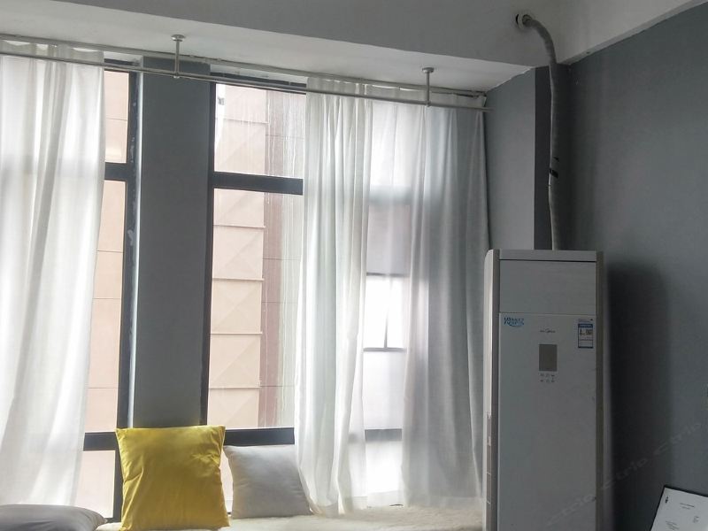 hotelPic