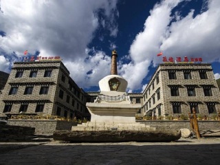 春節(jié)四川稻城亞丁旅行團(tuán)_四川稻城亞丁10月旅行團(tuán)價格_去四川稻城亞丁旅游要多少錢