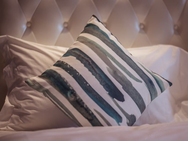 hotelPic