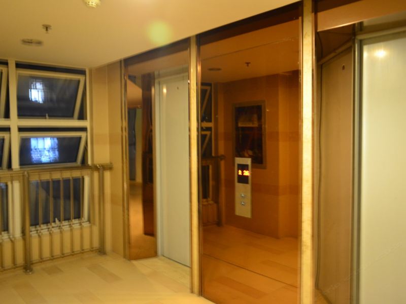 hotelPic